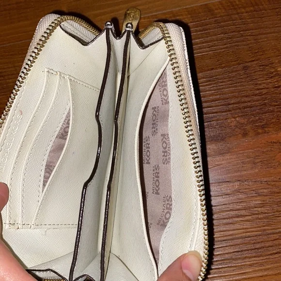 Michael Kors bag with wallet - Picture 4 of 6